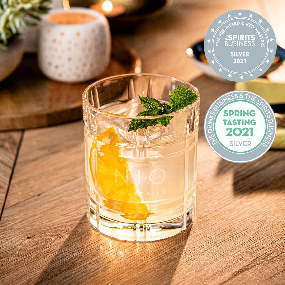 „SERVE THE MOMENT“ SET: 9 COCKTAILS + 2 GLÄSER + EISWÜRFELFORM